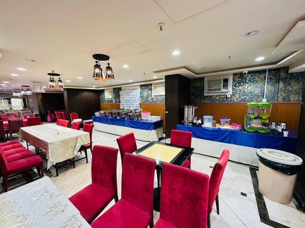 Marsa Al-Jariya dining area